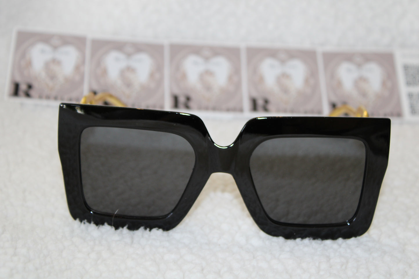 Sunglasses black gold color on side