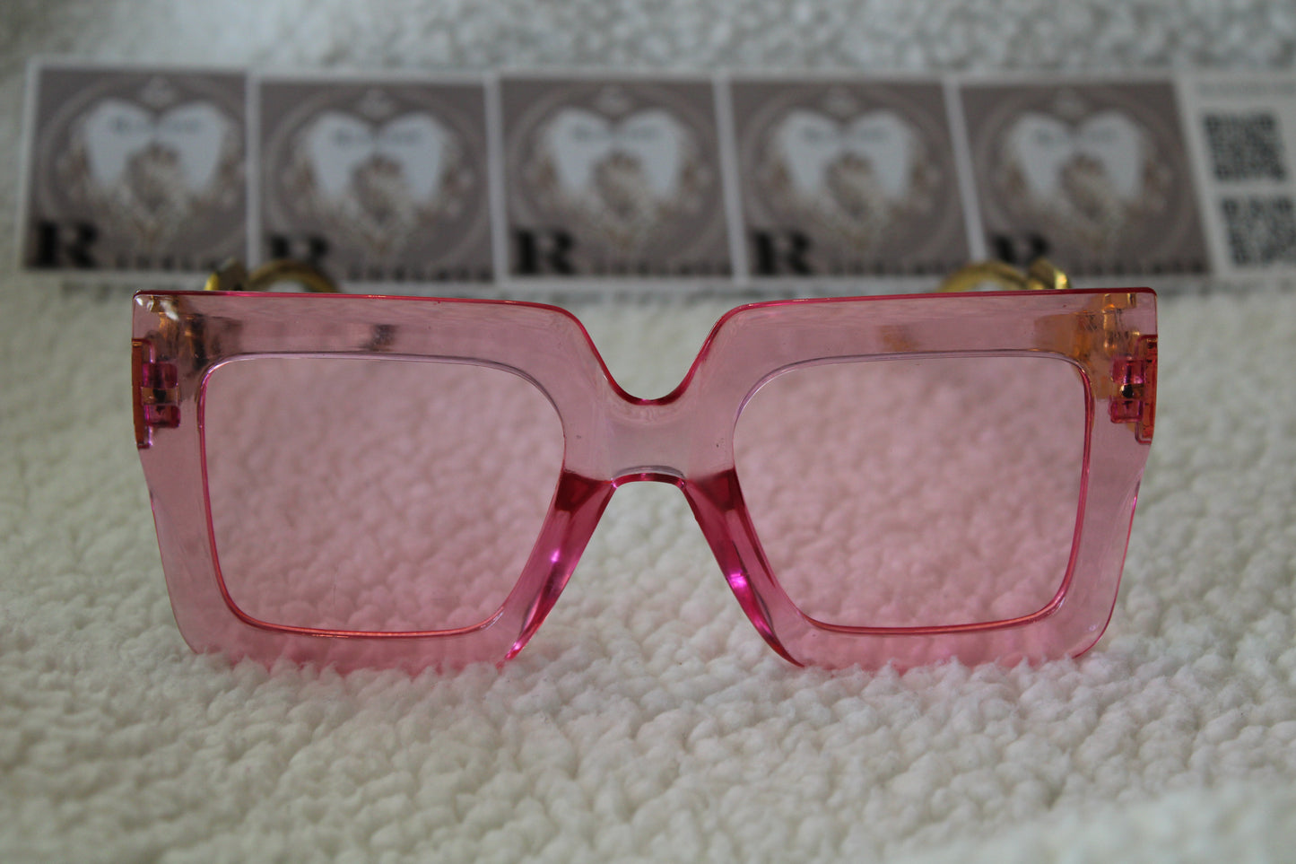 Sunglasses pink gold color on side